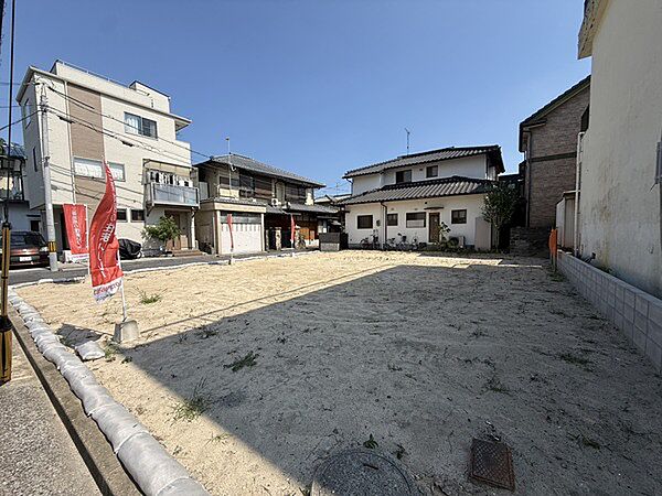 現地土地写真です。北側道路から撮影しております。区画No.Aで北東角地の物件です。現地土地写真です。北側道路から撮影しております。区画No.Aで北東角地の物件です。