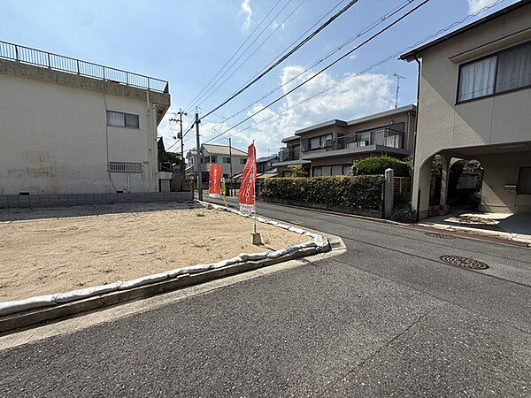 現地土地写真です。東側道路から撮影しております。区画No.Aで北東角地の物件です。現地土地写真です。東側道路から撮影しております。区画No.Aで北東角地の物件です。