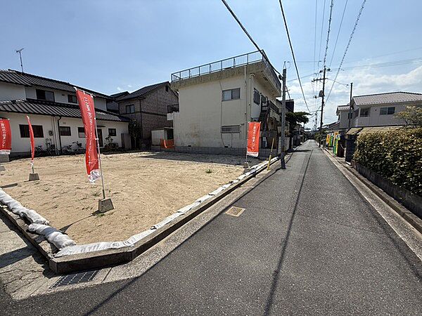現地土地写真です。北側道路から撮影しております。区画No.Aで北東角地の物件です。現地土地写真です。北側道路から撮影しております。区画No.Aで北東角地の物件です。