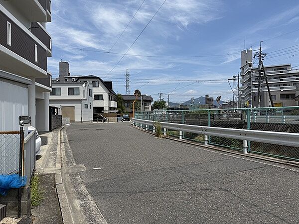 前面道路の幅員はゆとりがあります。