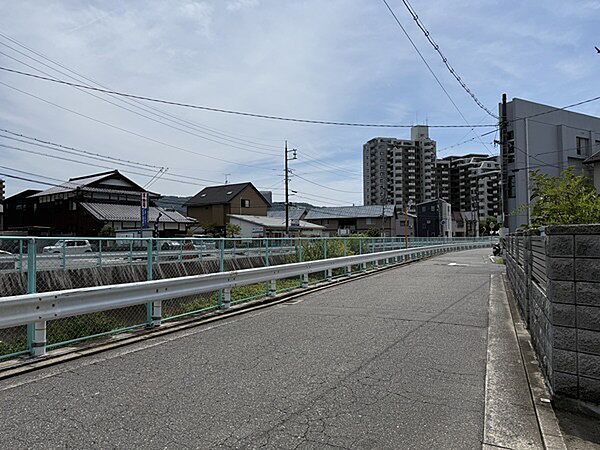 前面道路の幅員はゆとりがあります。