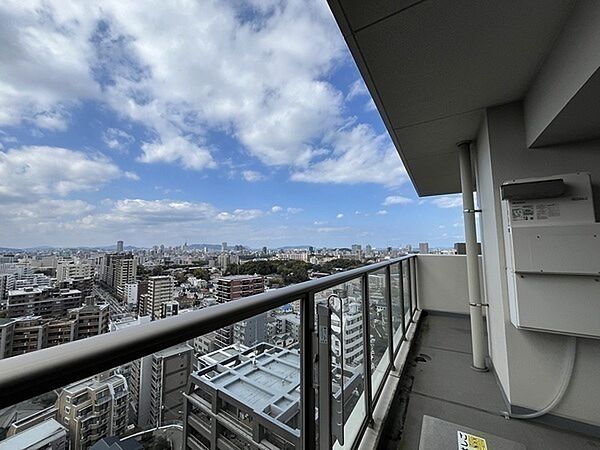 西・北2面バルコニー付き住戸。西側バルコニーには靴やペット用品も気兼ねなく洗えるスロップシンク付き。【住戸からの眺望(北西側)】