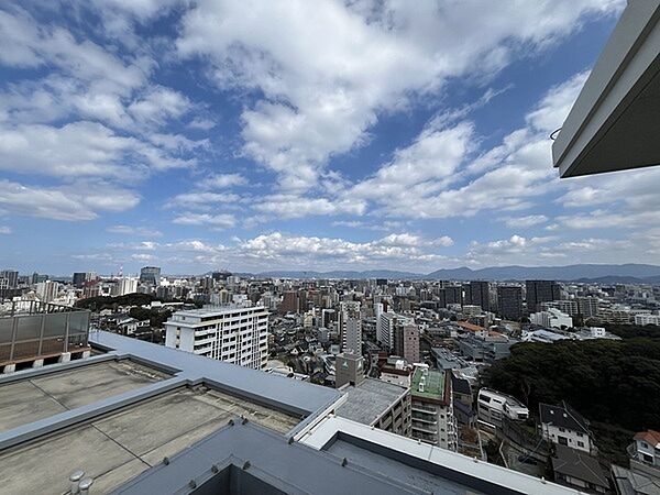 私立福岡雙葉小・中・高等学校(約530m)、桜坂保育園(約120m)など教育環境も整っています。【住戸からの眺望(北東側)】