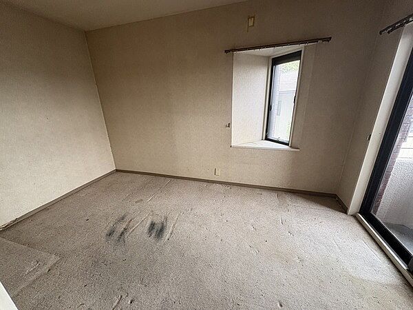 LDに隣接する洋室は、ワークスペースや趣味の部屋等、ライフスタイルに合わせて多用途に活用できます。【洋室(LD東側)】