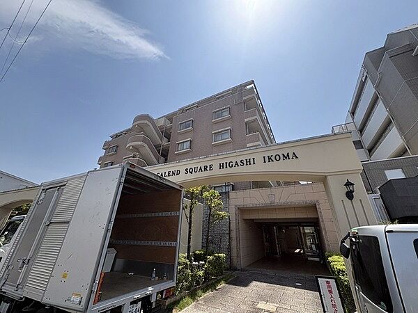 RC造・地上6階建の最上階部分に位置しています。2002年2月築の新耐震基準マンションです。【現地外観】