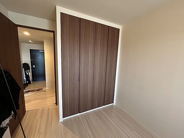 ※販売対象に家具・調度品は含まれません。各洋室に収納が備わっているので、最低限の家具の設置で暮らすことができそうです。