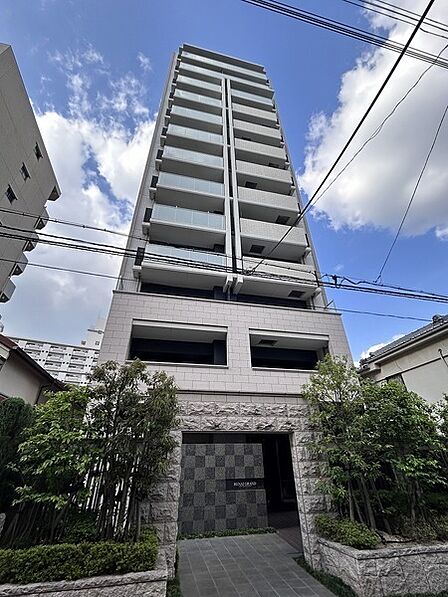 松本組施工の地上13階建・RC造マンション。大阪メトロ谷町線「阿倍野」駅まで徒歩6分の好立地です。【現地外観】