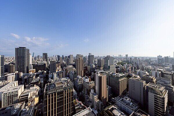 遠くまで広がる、開放感のある景色が広がります。高層階ならではの、圧巻の眺望をお楽しみいただけます。【住戸からの眺望】