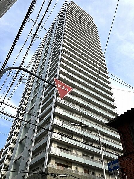 鴻池組施工・大京分譲、地上35階建てタワーマンションの26階部分。オール電化の住まいです。【現地外観写真】