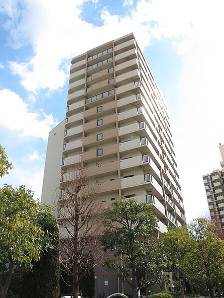 食品館アプロ東加賀屋店まで約340m、コクミンドラッグ西粉浜店まで約240m。生活利便な住環境です。【現地外観】