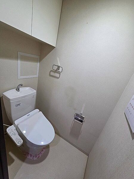 ※販売対象に家具・調度品は含まれません。温水洗浄便座が採用されており、年間を通していつでも快適に使用できます。