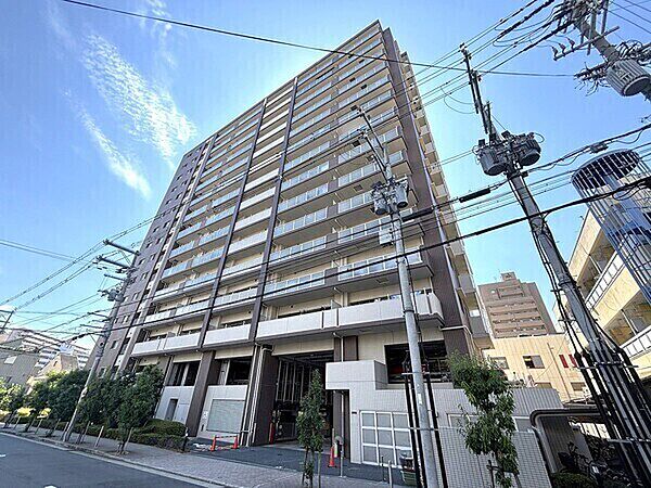 三菱地所コミュニティ管理の三菱地所グループマンション。24時間対応の総合監視システム搭載です。【現地外観写真】