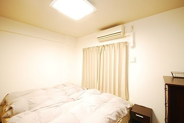 ※販売対象に家具・調度品は含まれません。洋室約6帖。引き戸のため開閉時にスペースをとることなく、住空間を有効活用できます。