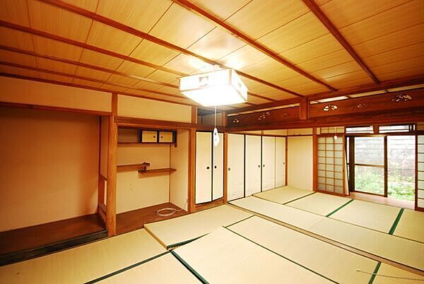 ※販売対象に家具・調度品は含まれません。障子越しの優しい明るさが心安らぐ空間。ゆったりとした時間をお過ごしいただけます。