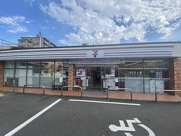 セブンイレブン（約100m）