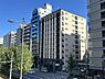 外観：陽当り良好で開放的な北西角住戸。断熱性の高い複層ガラスなど、快適性を高める設備仕様が充実しています。