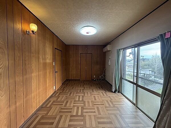 ※販売対象に家具・調度品は含まれません。1階、DK横の洋室。客間や個室としてなどライフスタイルに合わせて多用途に使えます。