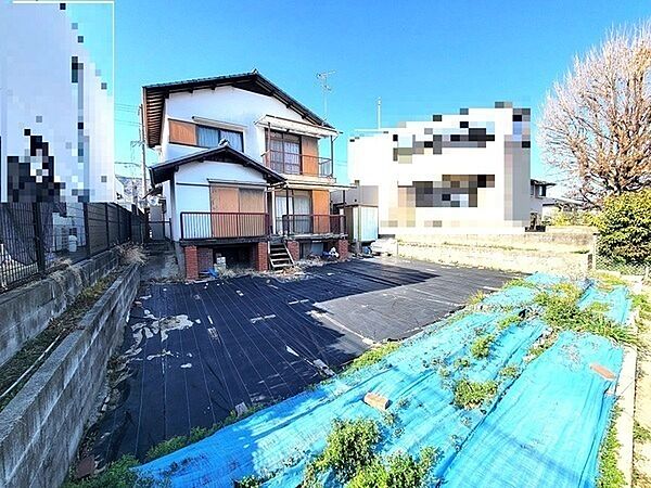 商業施設が揃う駅前エリアまでは徒歩圏内。毎日のお買い物はもちろん、休日のショッピングにも便利です。【現地南側の様子】