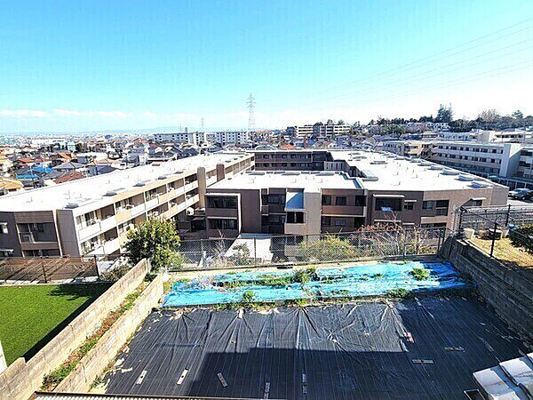 天気の良い日は気持ちの良い青空が楽しめそうです。是非現地で実際の日当たり状況をお確かめください。【現地からの眺望写真】