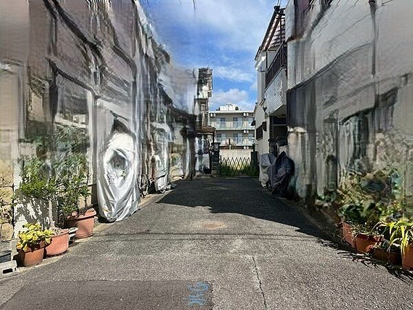 前面道路は西側幅員約4.2m私道。交通量が少ないためプライバシーが保ちやすく、落ち着いて過ごせます。【前面道路】