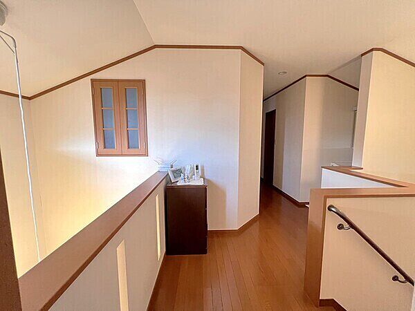 ※販売対象に家具・調度品は含まれません。2階ホールにセカンド洗面が備わっています。1階に降りずに洗顔や歯磨き等ができます。