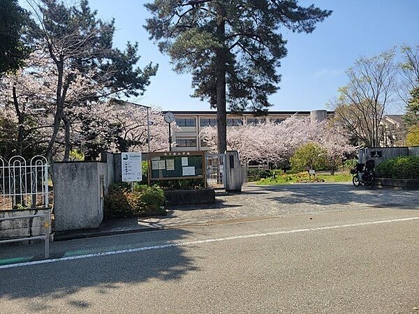 西宮市立甲陵中学校（約140m）