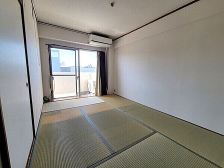 ※販売対象に家具・調度品は含まれません。和室2室は南側バルコニーへ出入り可能。布団干しなどもスムーズに行えます。