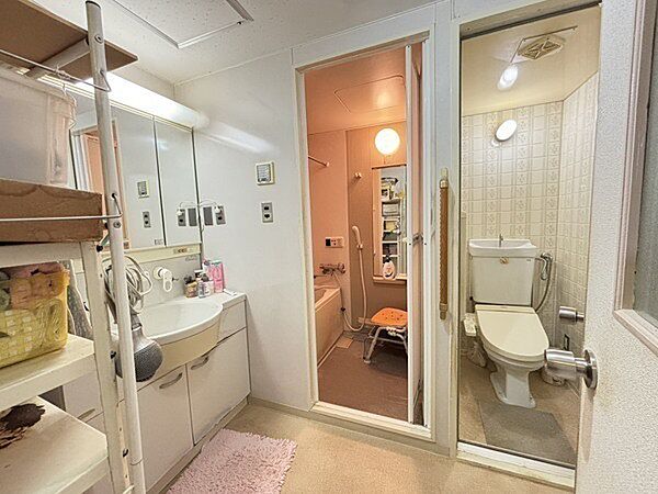 ※販売対象に家具・調度品は含まれません。洗面・浴室・トイレがまとまった、効率的な水回り。朝の準備もスムーズに行えます。