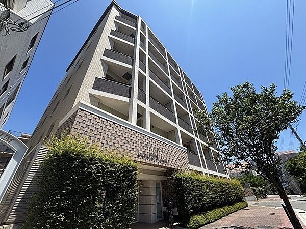 地上7階建5階部分に位置する住戸。リビング・キッチンに床暖房付き。ペット飼育可能(規約制限有)。【現地外観写真】