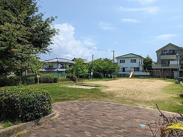青山台南公園（約140m）