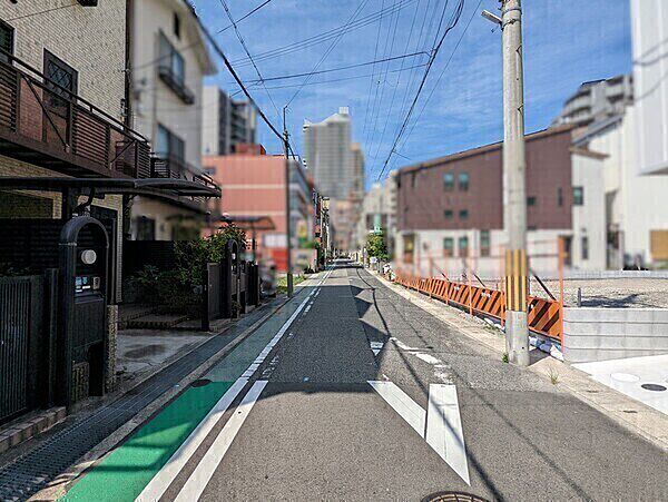 六甲道駅へ向かう前面道路
