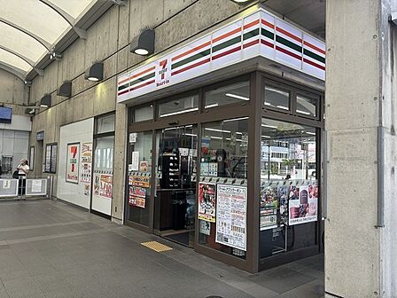 ハートインセブンイレブンJR朝霧駅改札口店（約200m）