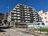 外観：長谷工コーポレーション施工の地上8階建、総戸数42戸。阪急神戸線「春日野道」駅まで徒歩16分。【現地外観】