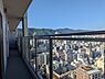 バルコニー：東側バルコニー（東側の街並み、北東側の山並みの緑が望めます。）