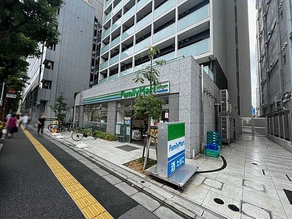 ファミリーマート飯田橋駅北店 780m
