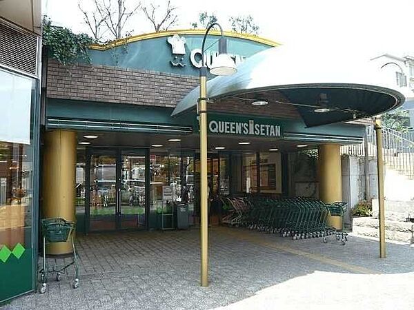 クイーンズ伊勢丹小石川店 1550m
