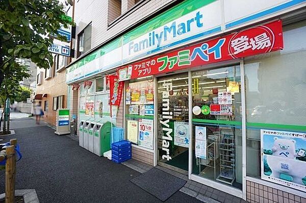 ファミリーマート西日暮里一丁目店 720m