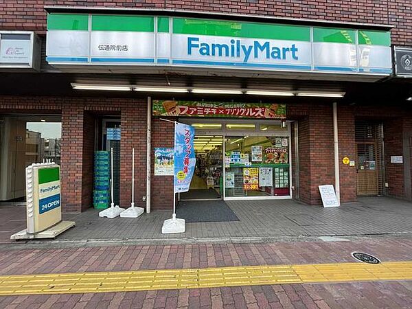 ファミリーマート伝通院前店 50m