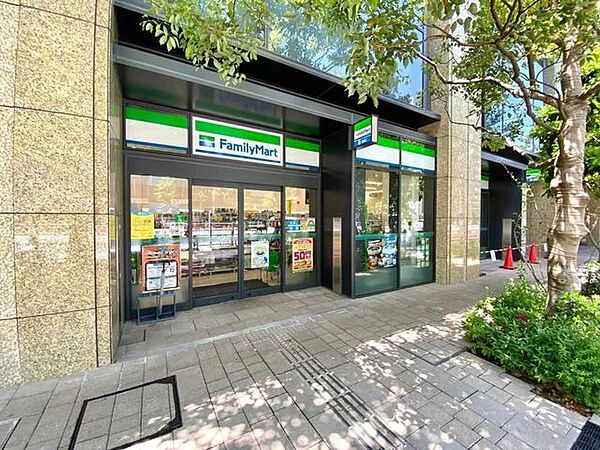 ファミリーマート文京春日白山通り店 140m