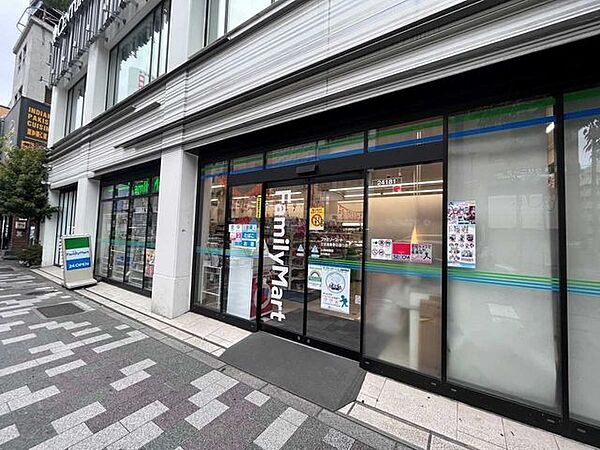 ファミリーマート文京湯島春日通り店 350m