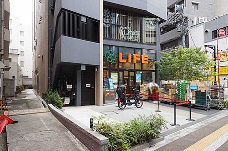 ライフ本郷三丁目駅前店 250m