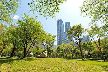 新宿中央公園 600m