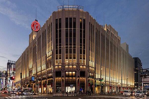 伊勢丹新宿店 1800m