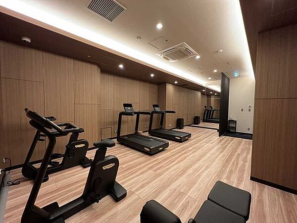 敷地内で運動ができるフィットネスルーム