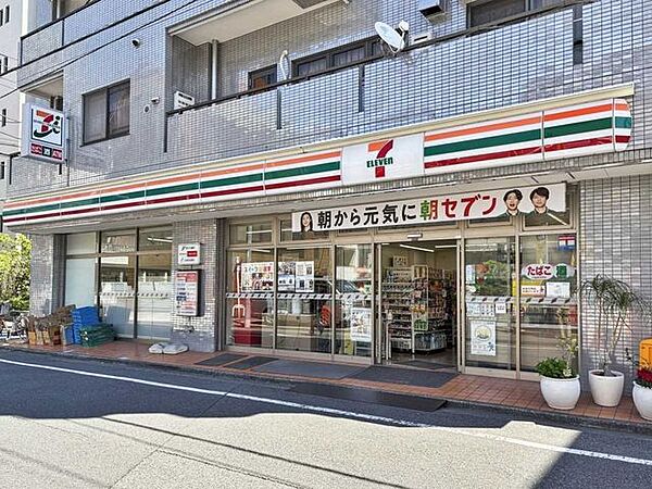 セブンイレブン新宿東五軒町店 550m