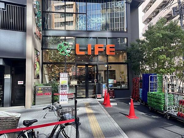 ライフ本郷三丁目駅前店 320m