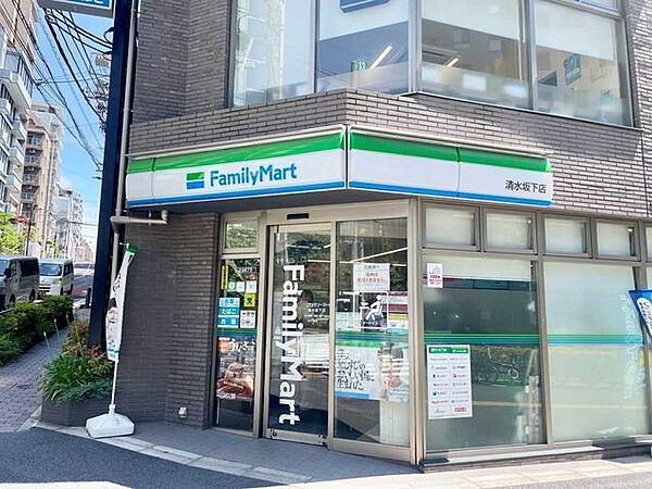 ファミリマート清水坂下店 90m