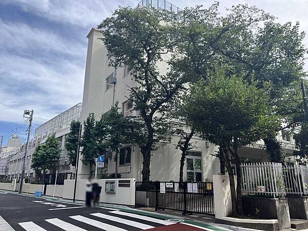 文京区立根津小学校 250m