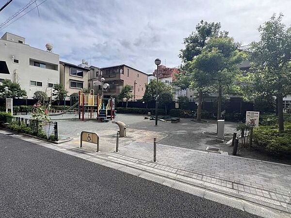 根津一丁目児童遊園 300m