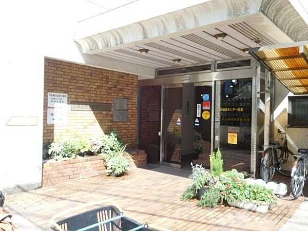 文京区立湯島図書館 120m